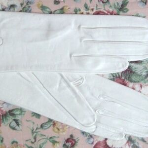 𝅺vintage 1960s Leather Gloves Embroidered 2 Doves